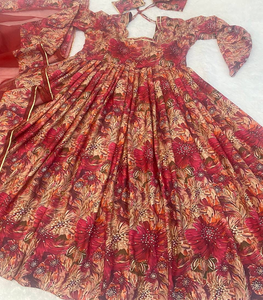 ชุดสูท Anarkali สำหรับงานแต่งงานชุดปาร์ตี้ชนเผ่าอินเดียปักลายสีแดง - Product Image 2