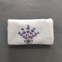 Serviette ronde en coton brodé à la lavande, serviette en éponge à la main