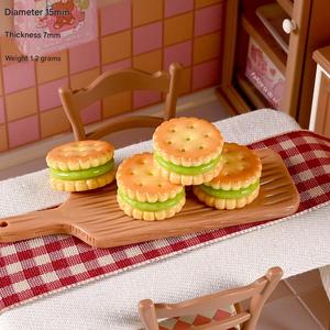 Miniatura de galleta simulada rellena de mermelada, figura de resina, decoración para casa de muñecas, imán para nevera, adorno DIY con pegamento en crema - Product Image 6
