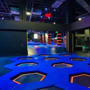 Aire de jeux intérieure commerciale <span class=keywords><strong>360</strong></span> JUMP, <span class=keywords><strong>trampoline</strong></span> coloré, grande capacité, équipement de parc de loisirs <span class=keywords><strong>pour</strong></span> enfants, <span class=keywords><strong>filet</strong></span> de sécurité, rembourrage souple - Product Image 1