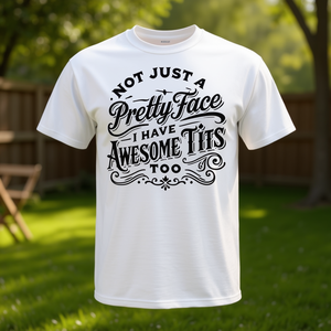 No solo una cara bonita, también tengo unos senos geniales, camiseta para swingers - Product Image 1