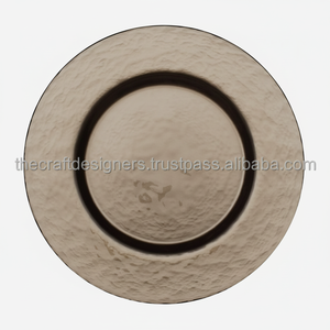 Plaque de présentation en métal riche en tons métalliques pour la cérémonie de mariage offrant un mélange harmonieux avec un décor de table - Product Image 1