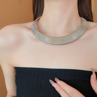 Collier ras du cou pour femme à maillons géométriques texturés métalliques, accessoire de mode simple et polyvalent, design de niche personnalisé, cadeau