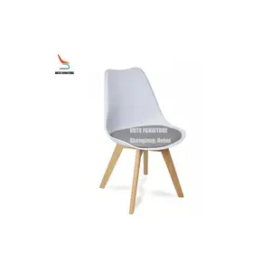 Muebles para el hogar de alta calidad Tulip Nordic Pp Sillas de comedor escandinavas con cojín de Pu Patas de madera