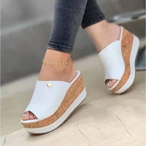 Stock usine Sandales pour femmes Été <span class=keywords><strong>2022</strong></span> à plateforme compensée et talons mi-hauts, style claquettes mode, pour la plage et l'extérieur - Product Image 4