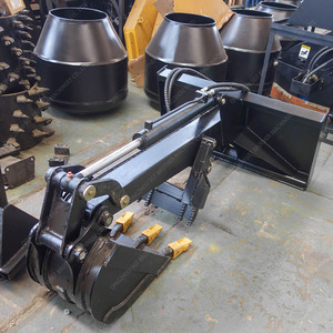 SGT – Bras de terrassement rigide robuste pour chargeuse compacte, idéal pour le creusement de fossés et les travaux d'excavation - Product Image 4