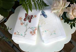 ผ้าเช็ดปากลินิน 100% รุ่น Flutter & Bloom |   ผ้าเช็ดปากลายดอกไม้แบบใช้ซ้ำได้ เป็นมิตรกับสิ่งแวดล้อม สำหรับรับประทานอาหาร งานแต่งงาน ร้านอาหาร และใช้ในบ้าน - Product Image 3