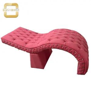 गुलाबी कर्व आईलैश टैटू कढ़ाई काउच ब्यूटी सैलून के साथ घुमावदार लैश बेड निर्माण के लिए आधुनिक फेशियल बेड आपूर्तिकर्ता