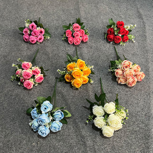 Bouquet de fleurs artificielles Yixuan à 7 têtes de roses printanières, arrangement floral en soie et plastique pour mariage et décoration de salon - Product Image 1