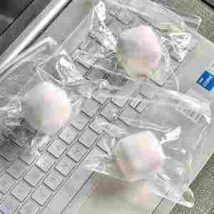 ของเล่นบีบก้อนเต้าหู้ขนปุยสีขาวเหมือนหิมะ รุ่นใหม่ - ของขวัญบรรเทาความเครียดเนื้อนุ่มเด้งดึ๋งสำหรับเด็กและผู้ใหญ่ พร้อมบรรยากาศเย็นสบาย มินิคิวบ์สควิชชี่ - Product Image 4