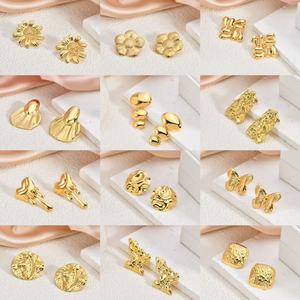 <span class=keywords><strong>Accesorios</strong></span> de moda Pendientes de flores chapados en oro de 18K de lujo Pendientes geométricos de acero inoxidable para <span class=keywords><strong>mujer</strong></span> - Product Image 2