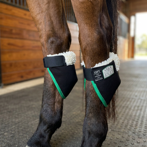 Protège-tibias thérapeutiques pour chevaux Click Hock Shield - Légers, résistants aux déchirures, en néoprène et polaire douce, haute élasticité - Product Image 3