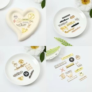 Étiquettes de vêtements personnalisées en or pour maillots de bain, étiquettes de couture de créateur, taille personnalisée, motif de lettres 3D, <span class=keywords><strong>logo</strong></span> métallique lavable sur abaya - Product Image 3