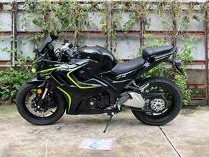 Moto sportive Ducassion 400cc d'occasion, bicylindre, refroidie par eau, à essence, avec une vitesse maximale supérieure à 80 km/h et une puissance de 200350W - Product Image 2