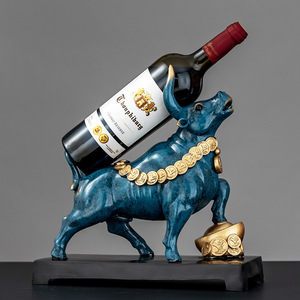 ชั้นวางไวน์รูปวัวทองแดง ของตกแต่งเสริมโชคลาภประจำปีฉลู รูปปั้นประดับตู้ไวน์ งานฝีมือเรซิ่น - Product Image 2