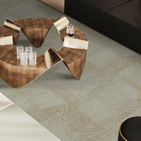 Dalles de moquette murale Kaili à motif personnalisé 50x50 en PVC souple, à poils coupés modernes, tissées, pour bureau et usage domestique, fabriquées en Chine