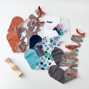 Chaussettes fines tricotées pour femmes, printemps/été, motif dessin animé, tendance, absorbantes, en coton et soie de verre, style streetwear européen et américain <span class=keywords><strong>Hyuna</strong></span> - Product Image 3