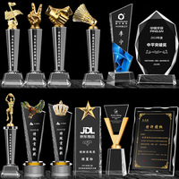 Honneur de cristal Design personnalisé Trophée en gros Trophée en cristal gravé Cadeau d'affaires Trophée en cristal avec socle en bois