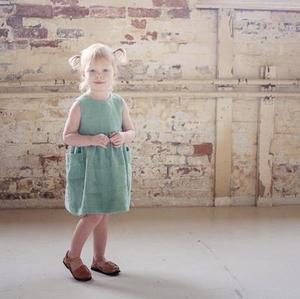 Nuevo Vestido de Bebé de Algodón y Lino de Color Sólido al por Mayor, Vestido de Lino para Bebé de 2 Años, Vestido de Verano para Bebé - Product Image 2