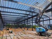 Kit de bâtiment d'entrepôt préfabriqué en acier ISO 9001, 30x60m, conception facile à assembler, installation rapide