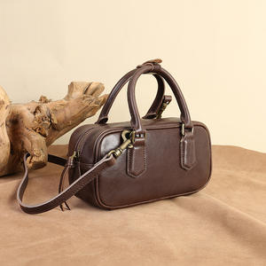 กระเป๋าถือสตรีหนังแท้สะพายพาดลำตัวย้อนยุคหนังวัวสีแทนลายผัก - Product Image 3