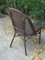 Chaise de salle à manger en rotin PE empilable de style français pour restaurant, bistrot, terrasse, extérieur, couleur marron