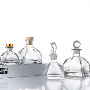 Botella de Perfume en Relieve, Botella de Vidrio para Aromaterapia, Mini Botella de Licor con Tapa Sellada, Botella Vacía, Mini Adorno de Lujo con Ilustración - Product Image 1