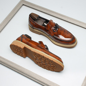 รองเท้าลำลองหนังผู้ชายหรูหราสีน้ำตาลคลาสสิกที่เป็นทางการจับคู่กับของตกแต่งสีดำลักษณะลำลอง - Product Image 6