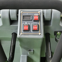 Autolaveuse compacte manuelle avec raclette de 60 mm, réservoirs de 50 L et roues anti-collision non-marquantes pour parking souterrain
