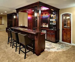 Антикварный деревянный подвал, дизайн бара, подвальная бара, домашняя барная стойка