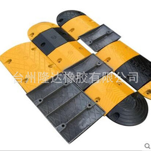 Reductor de velocidad tipo espiga de PVC reforzado con metal, capacidad de carga de 200 toneladas, para entradas de autopistas, caminos y muelles. - Product Image 2