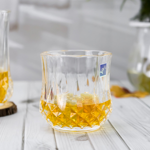 Bicchiere da whisky a forma di clessidra da 310 ml con taglio a diamante e a lancia, in cristallo trasparente senza piombo con doppia faccia - Product Image 2