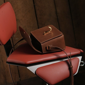 Sac bandoulière marron en cuir PU Saffiano pour femme, sac messager à rabat avec fermoir, capacité 2L, sac à main quotidien pour les voyages - Product Image 4