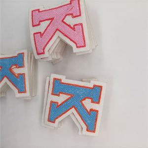 Patch brodé en chenille personnalisé de haute qualité et lettres brodées thermocollantes en tissu éponge - Product Image 1