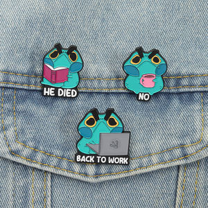 Bookish kurbağa okuma kahve emaye pimleri komik ofis kurbağa broş yaka rozeti takı hediyeler arkadaşlar için toptan - Product Image 1
