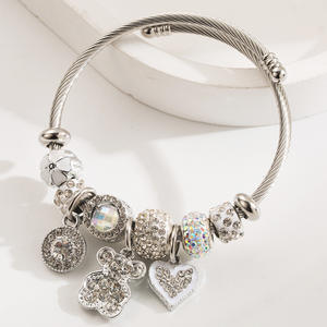 Bracciale in acciaio inox placcato oro per le donne regolabile con perline <span class=keywords><strong>orso</strong></span> amore ciondolo alla moda animale a forma di numero per le amiche - Product Image 4