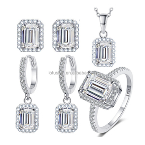 GRA Certificado 925 Plata <span class=keywords><strong>de</strong></span> Ley 18K Chapado en <span class=keywords><strong>oro</strong></span> D Color VVS cuadrado Moissanite Huggie Stud Pendiente Hombres Mujeres Tornillo Pendiente trasero - Product Image 6