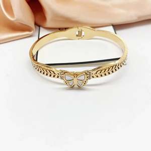 สร้อยข้อมือเครื่องรางแฟชั่น X-A1011-E035G - Product Image 1
