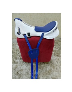 Silla de montar de cuero premium con asiento cómodo y costuras duraderas para uso profesional y recreativo. - Product Image 2