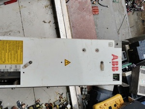 Convertisseur de fréquence ACS800-104-0175-3 175A 3 phases 380-500V PLC - Product Image 2