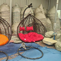 Nouvelle conception de chaise suspendue double moderne pour l'extérieur avec structure en acier et capacité de 180 kg pour la cour et le parc