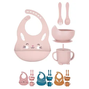 Biểu tượng tùy chỉnh BPA free Silicone bé ăn thiết lập cấp thực phẩm Bộ đồ ăn Kit tấm hút với dao kéo bát và BIB rơm cup