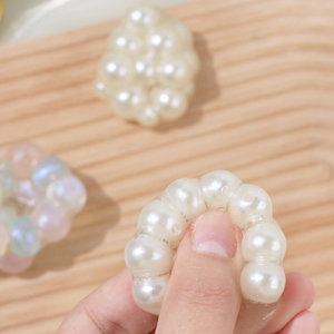 ลูกบอลบีบมือทำรูปองุ่นกรอบๆ พร้อมเม็ดบีดสีขาว ของเล่นเสริมพัฒนาการสำหรับเด็ก บรรเทาความเครียด เม็ดบีดสีขาวมุก สร้างสรรค์ - Product Image 6