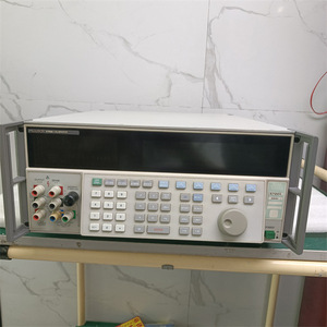 Calibrador de Multímetro Fluke 5700A Usado para Calibración y Pruebas de Equipos - Product Image 2