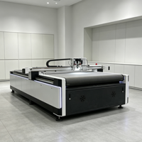 Machine de découpe CNC à positionnement par caméra TC pour la découpe d'autocollants de formes irrégulières
