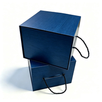 Boîte d'expédition pour chapeaux en carton rigide gris avec logo personnalisé en relief, poignée, fermeture magnétique recyclable, emballage personnalisable