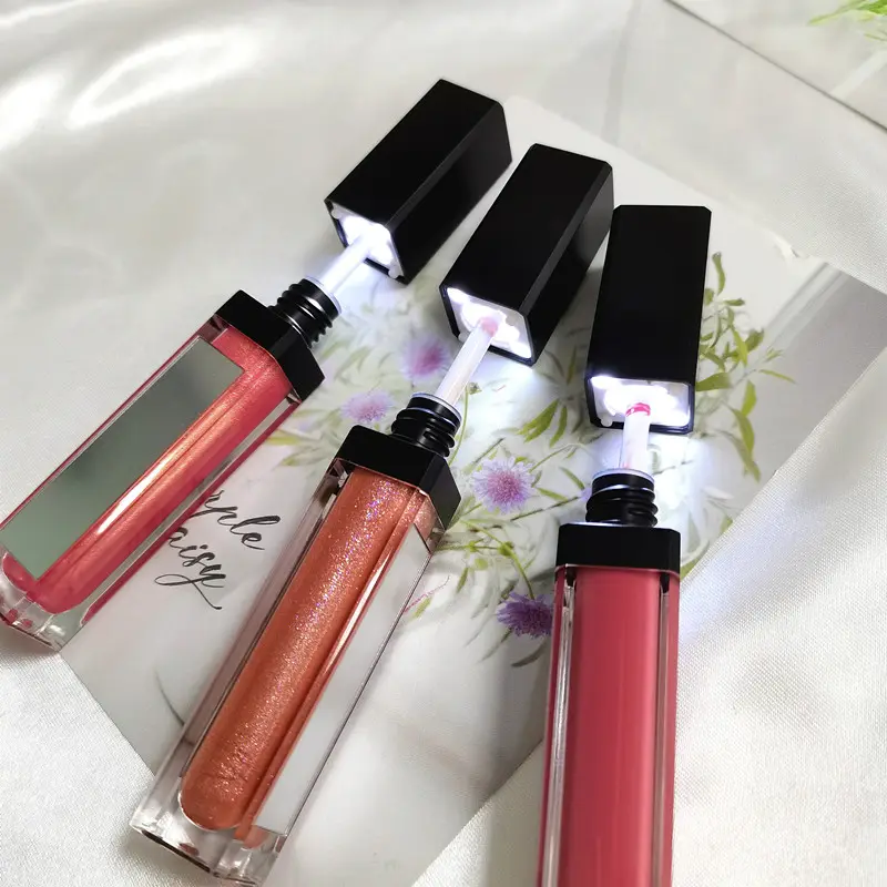 Nieuwe Aankomst Vloeibare Matte Lipstick Private Label Vegan Glossy Lipgloss Groothandel Led Licht Met Spiegel Lipgloss