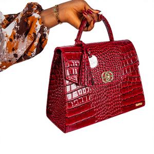 Sac à main pour femme de taille moyenne, imprimé africain écologique, avec logo en cuir synthétique, fermoir à boucle magnétique, rivet, chaîne - Product Image 1