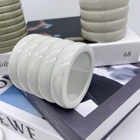 Pot à bougie en céramique mat personnalisé avec logo en relief en spirale, décoration d'intérieur unique, en porcelaine, vente en gros
