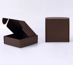 Scatola di Imballaggio Ecologica Riciclabile Nera per Profumi e <span class=keywords><strong>Accendini</strong></span> <span class=keywords><strong>Zippo</strong></span> - Confezione Regalo con Laminazione Opaca, Goffratura e Rivestimento UV - Product Image 1